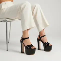Sandalia Plataforma Zoe Verniz Preto