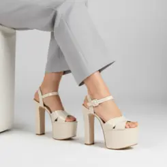 Sandalia Plataforma Zoe Verniz Off White