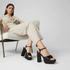 Sandalia Plataforma Whitney Couro Preto