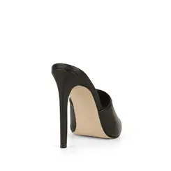 Mule Yasmin Couro Preto